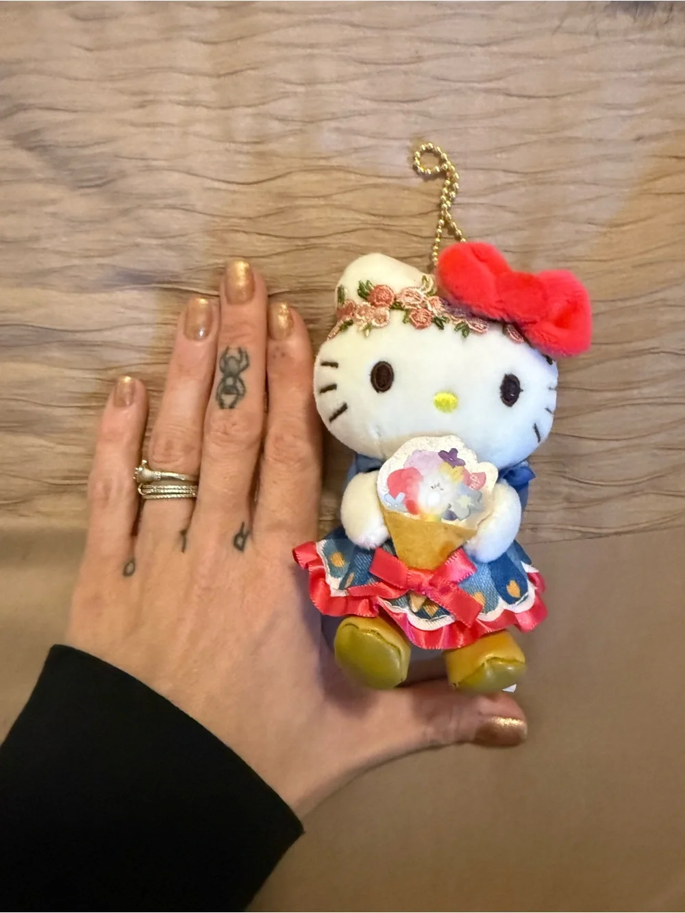 Hello Kitty small hello